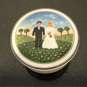 Villeroy & Boch Porcelain trinket ring box naïf wedding scene